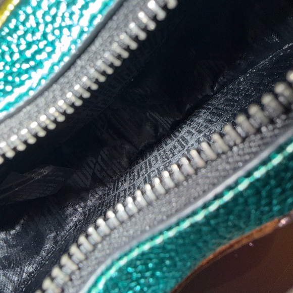 Kurt Geiger Ltd Ed Leather Rainbow Heart Crossbody Bag with gunmetal chain strap - Picture 4 of 6